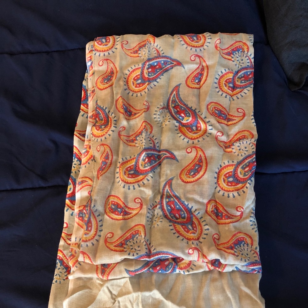 🌵NWT Scarf